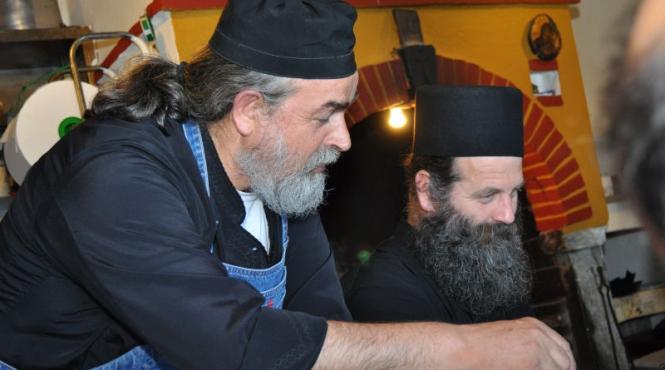 bucatarul sef de la muntele athos va gati si binecuvanta o supa de caracatita la bucuresti vezi unde se gaseste si cat costa