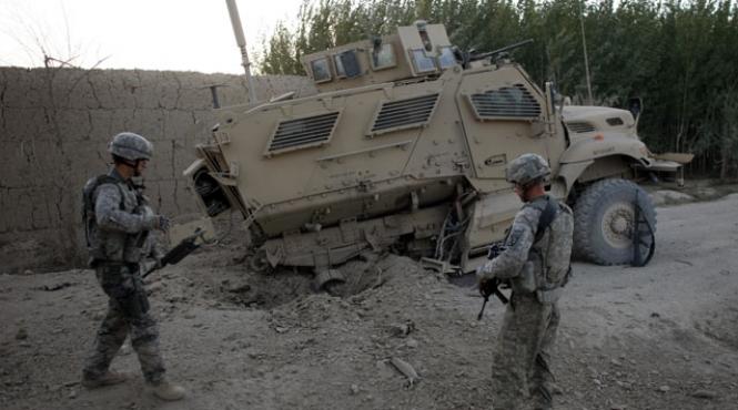 militar roman grav ranit in urma unei explozii in afganistan