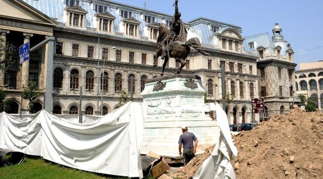 statuile de la universitate se intorc acasa