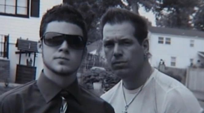 a sarit in bazinul cu acid azotic ca sa isi salveze colegul video