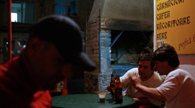 primarul pdl botosani si a facut campanie in baruri cu bere brichete si pixuri gratis in timpul finalei europa league