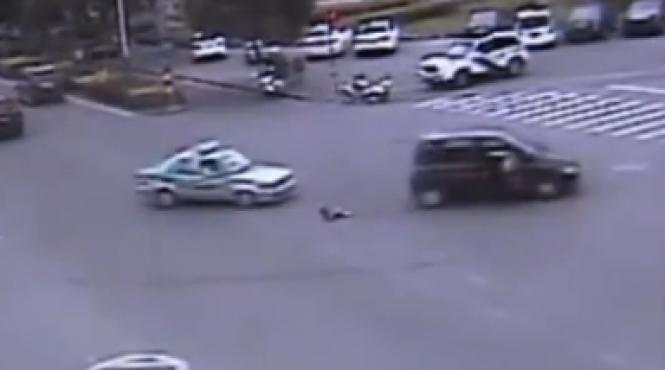 draga a cazut copilul un cuplu chinez si a pierdut in trafic copilul de numai patru ani video