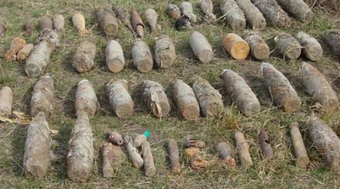 un iesean a descoperit 36 de proiectile neexplodate in pamantul pe care il ara