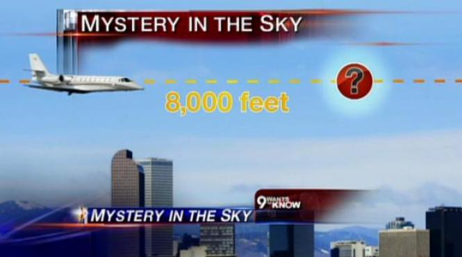 un obiect zburator neidentificat la un pas sa doboare un avion privat asculta conversatia dintre pilot si turnul de control video