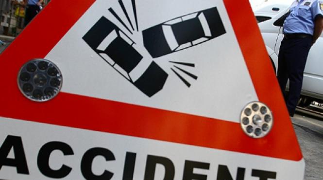 accident grav langa bucuresti in localitatea stefanesti sapte persoane ranite dupa ce un tir s a ciocnit cu un logan