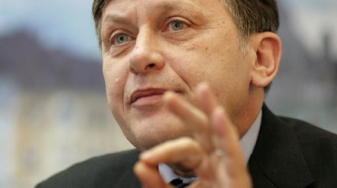 crin antonescu atitudinea presedintelui traian basescu in sua penibila compromitatoare jenanta