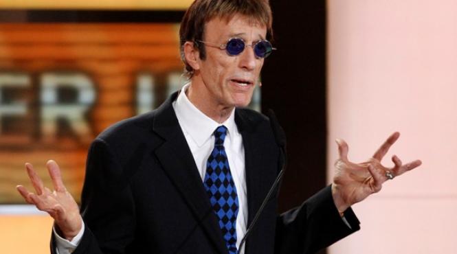 robin gibb solistul legendarei trupe bee gees a murit