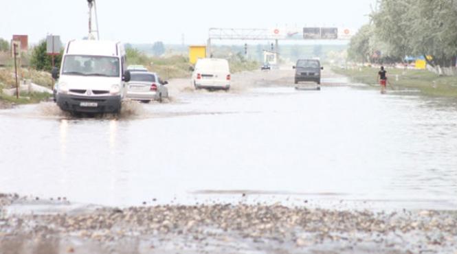 sase drumuri nationale blocate din cauza precipitatiilor vezi care sunt zonele cu probleme