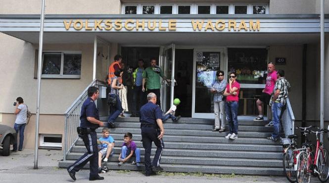 un austriac si a impuscat fiul in cap chiar in fata clasei