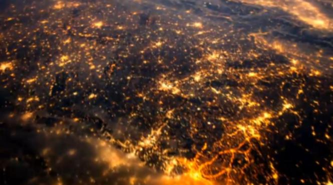 video cum se vede o ploaie de meteoriti din spatiu