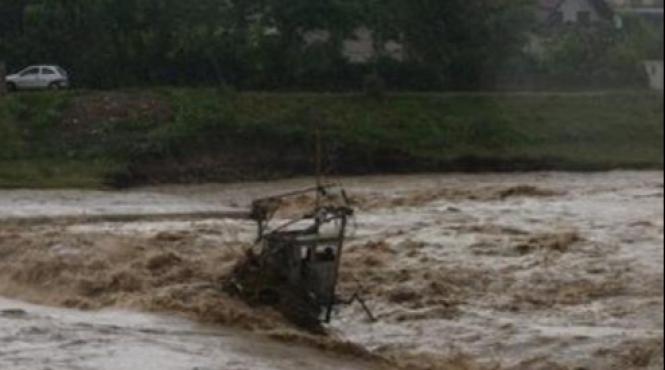 codul portocaliu de inundatii prelungit pana maine la ora 10 00 pe rauri din judetele covasna harghita si brasov