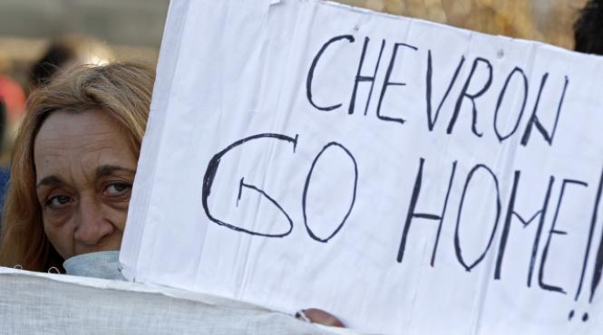 gazele de sist drenate spre justitie societatea civila a cerut guvernului revocarea acordurilor petroliere cu chevron