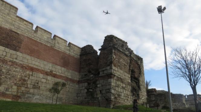 bizantul dintre zidurile istanbulului