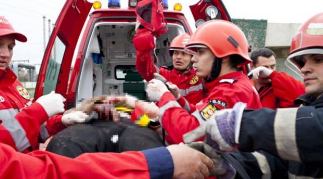 vrancea un mort si 16 raniti dupa ce un autocar cu turisti ucrainieni s a rasturnat la maicanesti