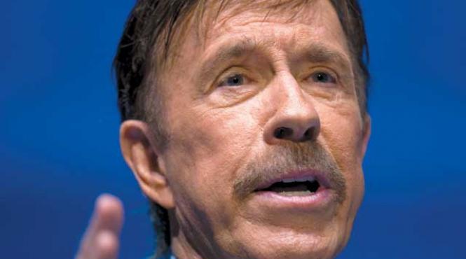 va vine sa credeti ca chuck norris are 72 de ani