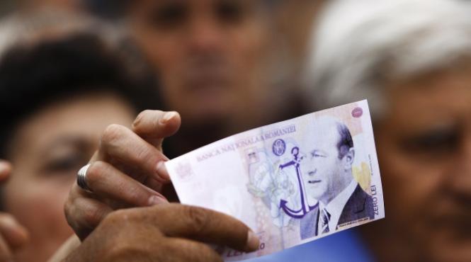 studiu 43 dintre romani considera ca au o situatie financiara dificila si 15 economisesc lunar