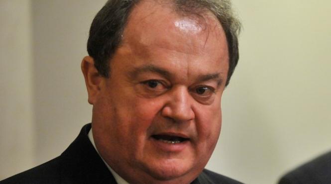 blaga isi sfatuieste si roaga colegii sa se exprime in interiorul partidului