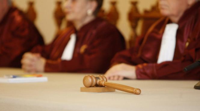 curtea constitutionala presiunile politice la adresa curtii incompatibile cu exercitiul democratic