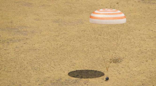 capsula soyuz cu astronautii iss la bord a aterizat cu bine