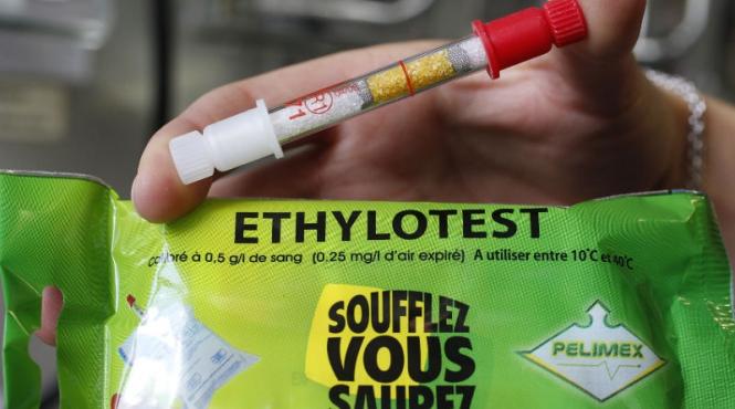 fiecare sofer care trece prin franta trebuie sa aiba doua etiloteste in masina