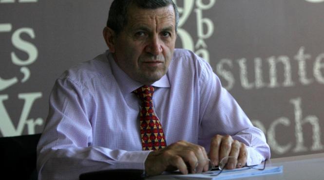 exclusiv avocatul politistilor care s au dus sa l ridice pe nastase daca politia ar fi intervenit in genul anilor 1950 sa fi spart usa sa i fi luat pe sus anumiti oameni ar fi fost multumiti video