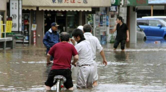 autoritatile japoneze recomanda evacuarea a 400 000 de persoane din cauza ploilor torentiale