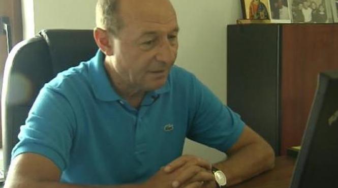 ce spune traian basescu despre rochiile elenei udrea vezi mesajul video postat de presedintele suspendat pe facebook