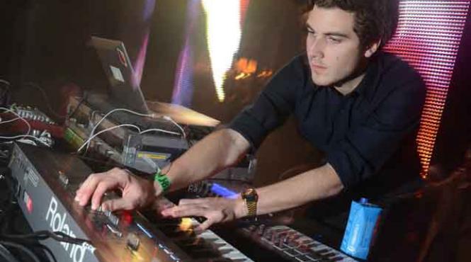 nicolas jaar vedeta show lui de la arene