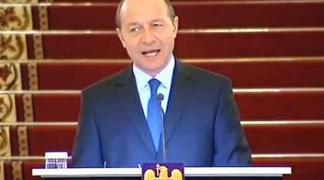 basescu contra basescu vezi cum ii infiera in 2007 pe politicienii care cereau barem de 50 plus unu din electorat la referendum