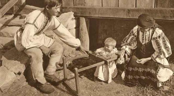 mosii de santilie ofrande ceremoniale de mere si miere