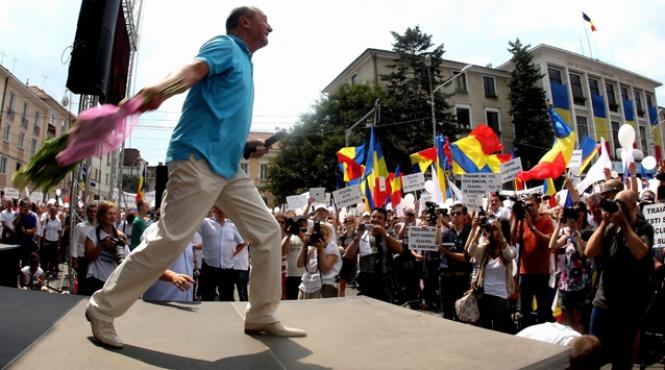 basescu oamenii politici care indeamna romanii sa nu se prezinte la vot sunt iresponsabili