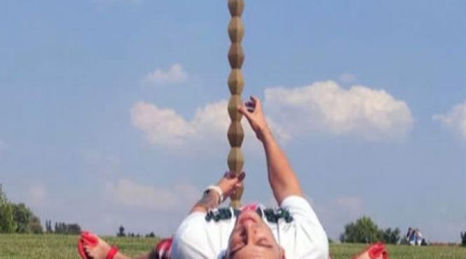 crbl declarat persona non grata in targu jiu dupa ce a manjit opera lui brancusi