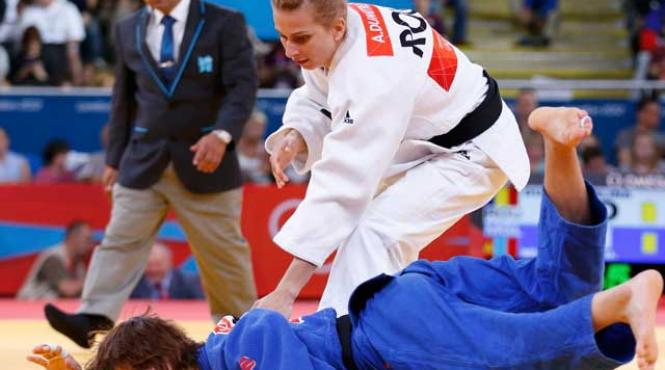 prima medalie pentru romania judoka alina dumitru este vice campioana la jocurile olimpice de la londra