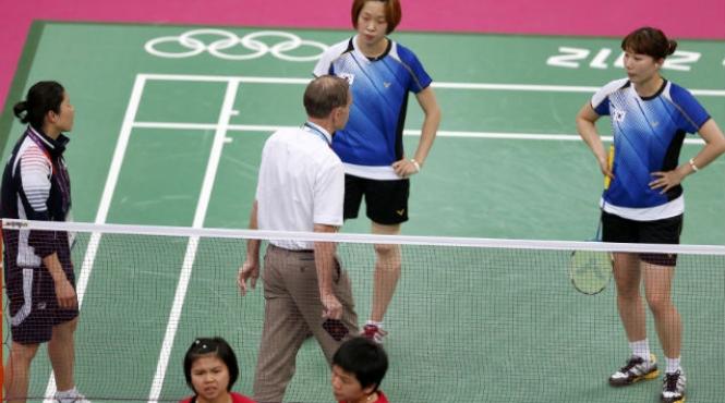 blat la olimpiada 8 jucatoare de badminton au fost descalificate pentru tentativa de trucare a traseului spre finala