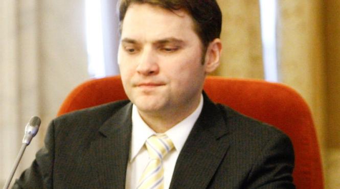 usl basescu sa demisioneze pentru a stopa criza politica sa nu astepte pana in 12 septembrie