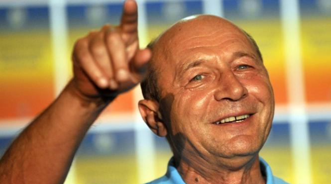 basescu sefului de la evidenta populatiei eu v am facut chestor cred ca domnul chestor n a invatat nimic din cazul nastase