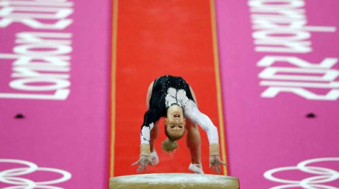 nadia comaneci sandra a facut doua sarituri fara greseala