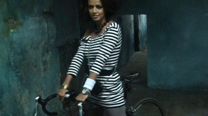 andreea raicu va propune doua tinute perfecte pentru biciclistele cochete