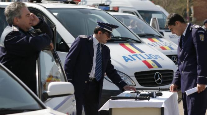 arad zeci de politisti locali au demisionat din cauza salariilor cei ramasi fac ore suplimentare