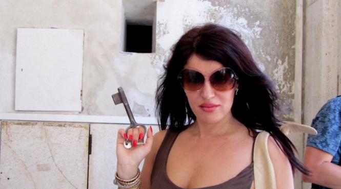 mihaela drafta a tinut in mana cheia sfantului petru