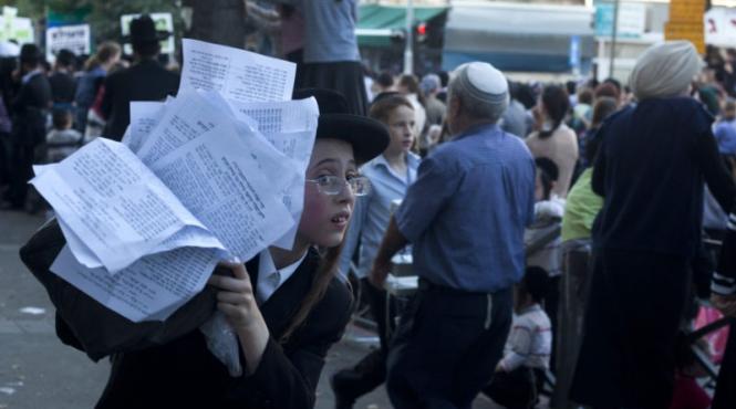 aproximativ o suta de manifestanti au protestat la tel aviv fata de un razboi israelian cu iranul
