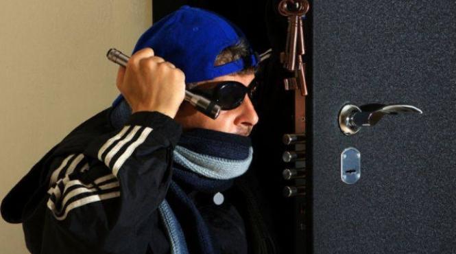 imaginatia hotilor nu cunoaste limite spargatorii s au dat drept procurori dna in gorj