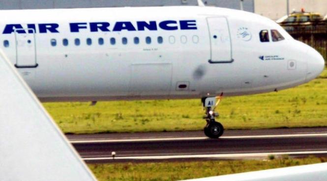 pasagerii unui avion air france rugati sa faca cheta pentru alimentarea cu carburant la damasc