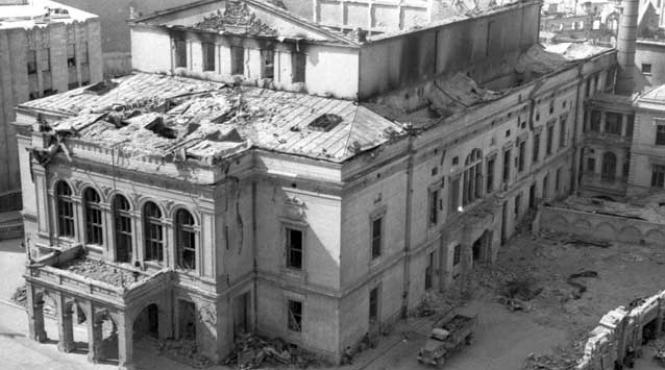 68 de ani de cand teatrul cel mare a fost bombardat din greseala
