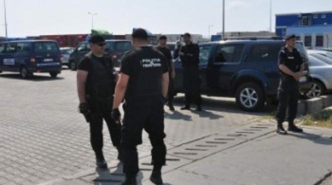 obligati la meditatii mai multi elevi din onesti si au dat profesorul de matematica pe mana politiei