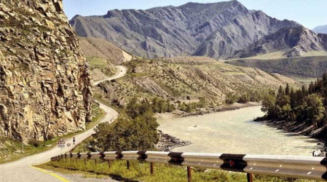 daciotii vacutele elvetiene caii americani a la marlboro spasiba avem aici republica altai