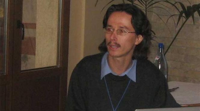 justitiarul danilet isi tine parintii muritori de foame