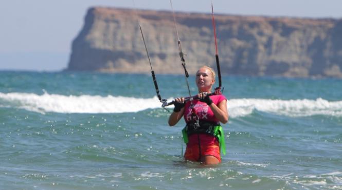 cori gramescu recomanda kiteboarding ul iti tonifiaza corpul si iti arde in jur de 1000kcal pe ora