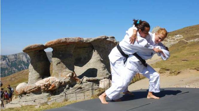 vicecampioana olimpica alina dumitru a facut o demonstratie de judo la varful babele