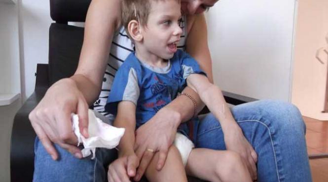 nascut sa simta doar durere drama lui andrei un baietel de 7 ani